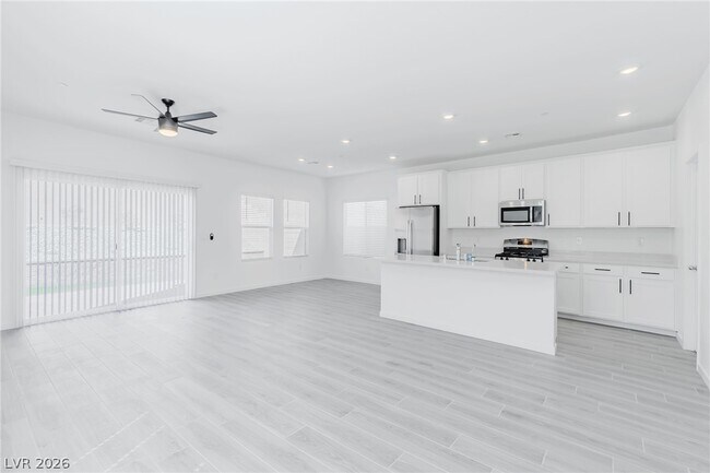 Building Photo - 3357 Sunlight Grv Ln
