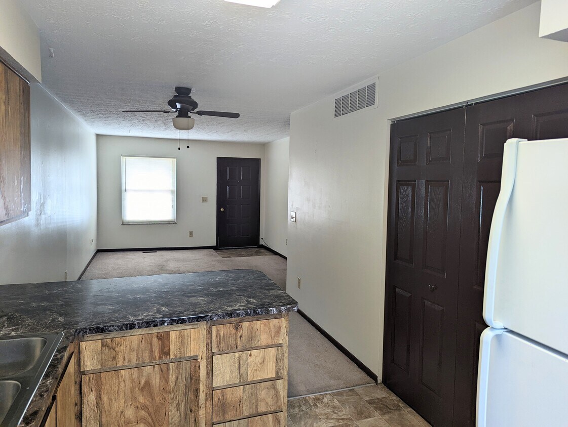 Living Room - 5165 Lamme Rd
