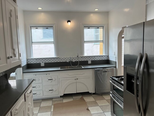 Building Photo - 926 S Curson Ave