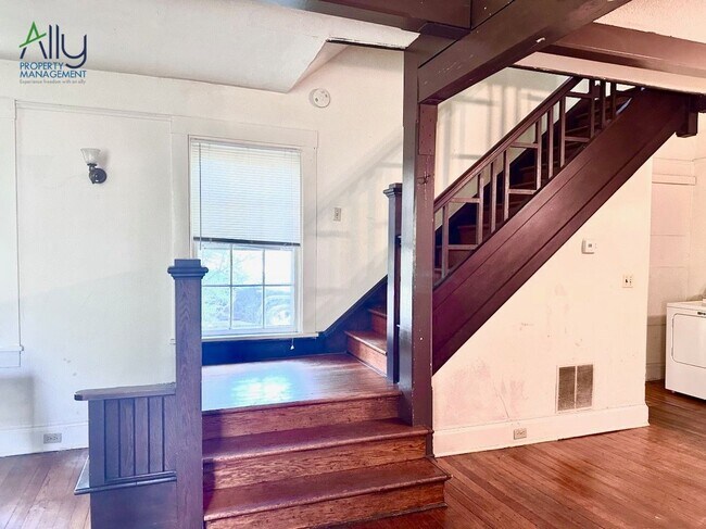 Foto del edificio - 114 Maywood Ln