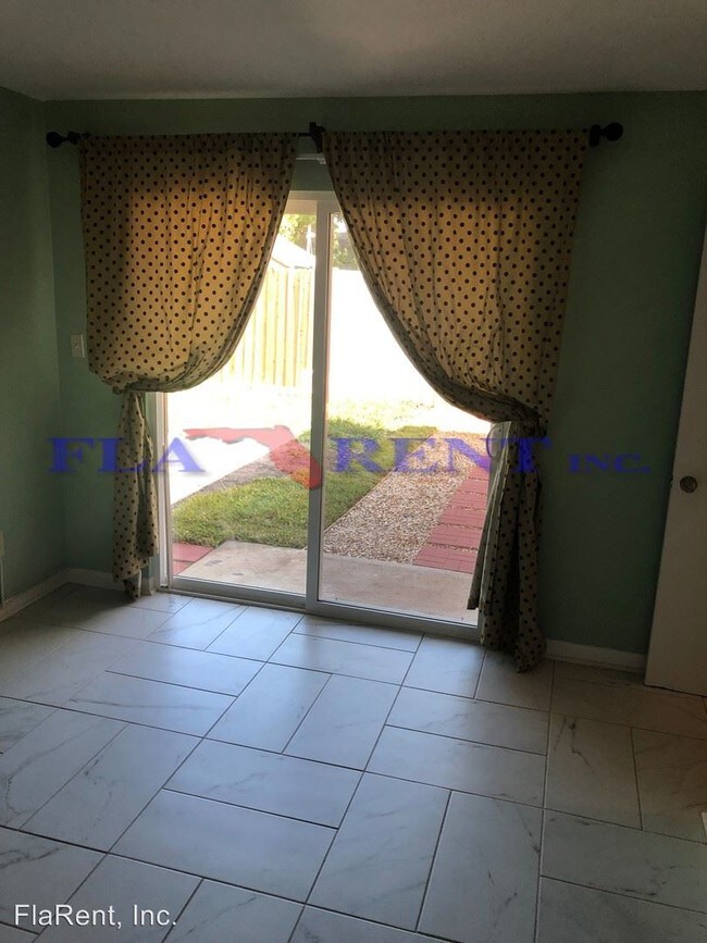 Foto del edificio - 3 br, 2 bath House - 64 S. Fairfax Avenue