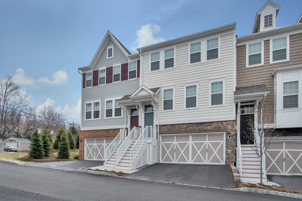 102 Orchard Ter, Cresskill, NJ 07626 Condo for Rent in Cresskill, NJ