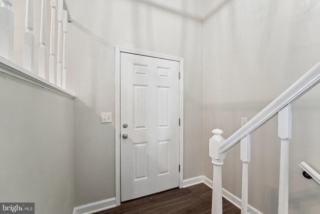 Building Photo - 308 Raussell Pl