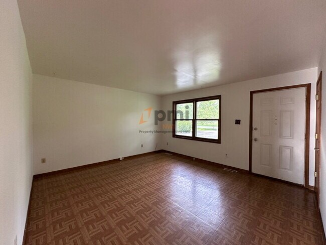 Foto del edificio - 732 N State Rd 149