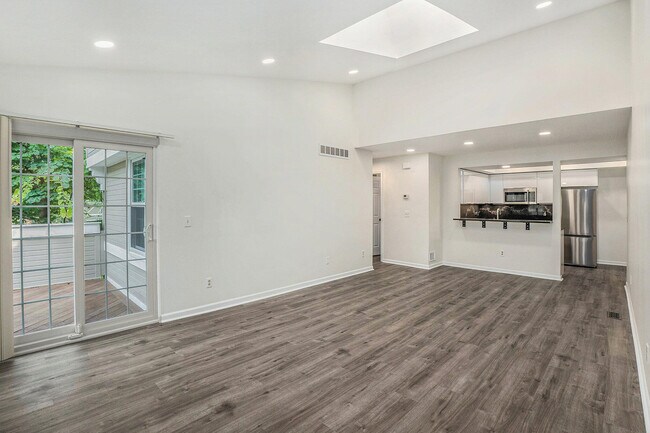 Building Photo - 6642 Andiron Ct