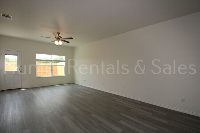 Foto del edificio - Modern New Construction Duplex