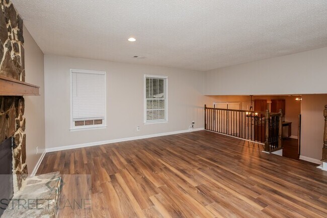 Building Photo - Spacious 3 Bedroom!- Now offering $750 off...