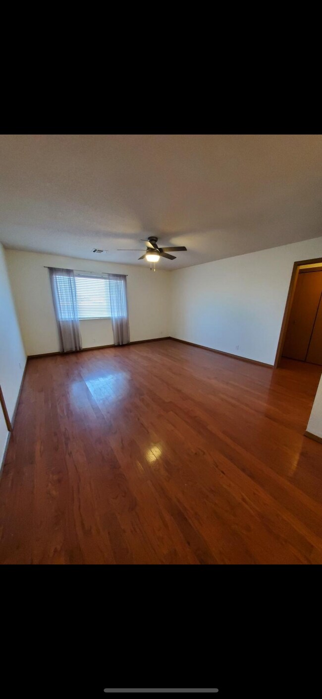Foto del edificio - 333 S Tyler Rd