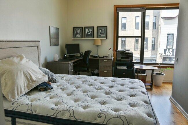 Foto del edificio - 2549 N Halsted St