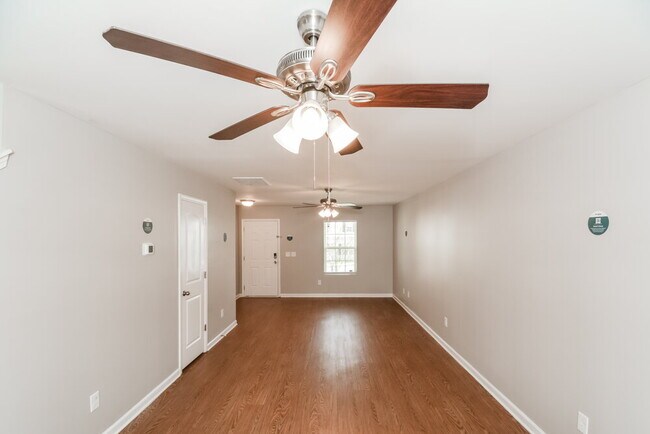 Building Photo - 1432 Tamarino Dr