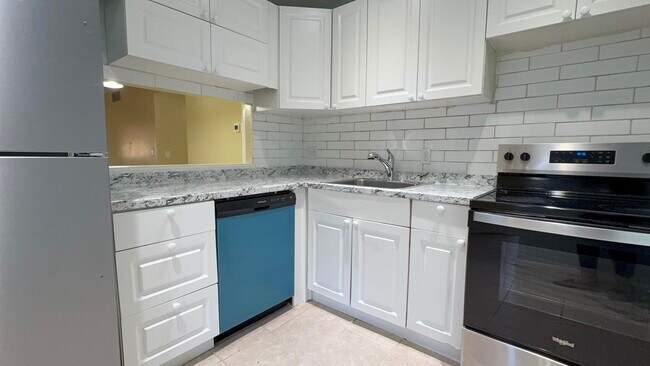 Foto del edificio - 12009 Poinciana Blvd