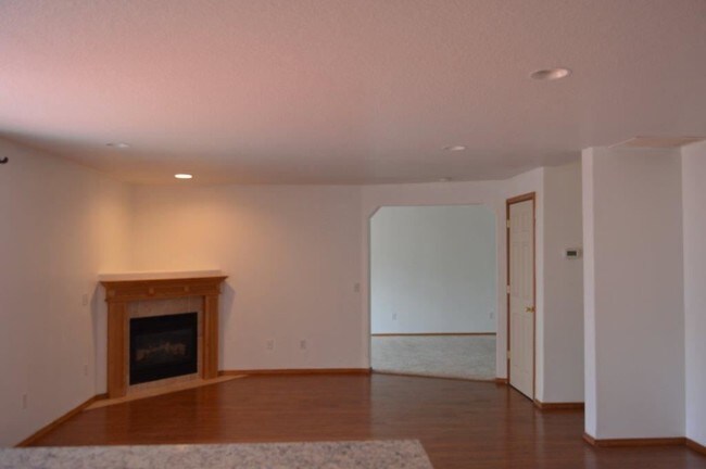 Building Photo - 4 br, 2.5 bath House - 4304 SE Bentley St