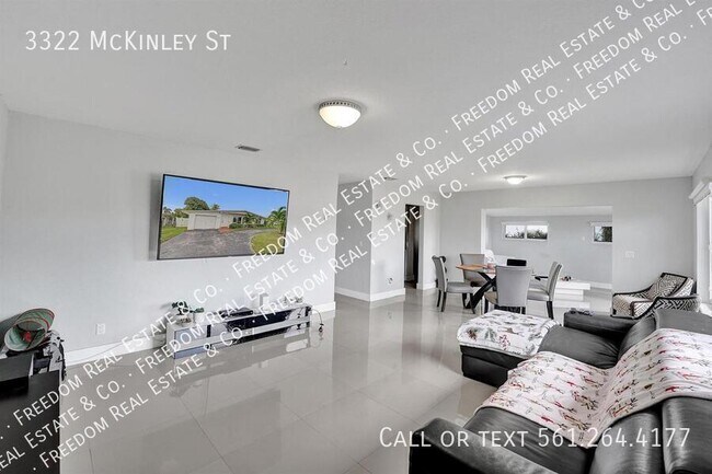 Foto del edificio - 3322 McKinley St