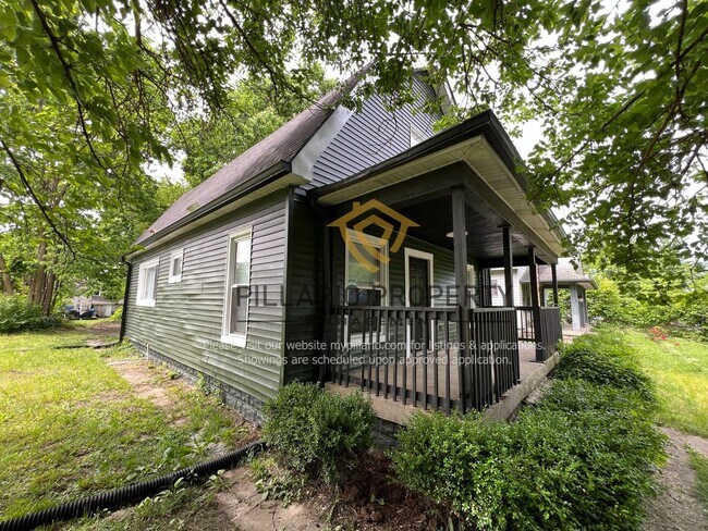 Building Photo - Renovated 2 Bedroom 2 Bathroom  available ...
