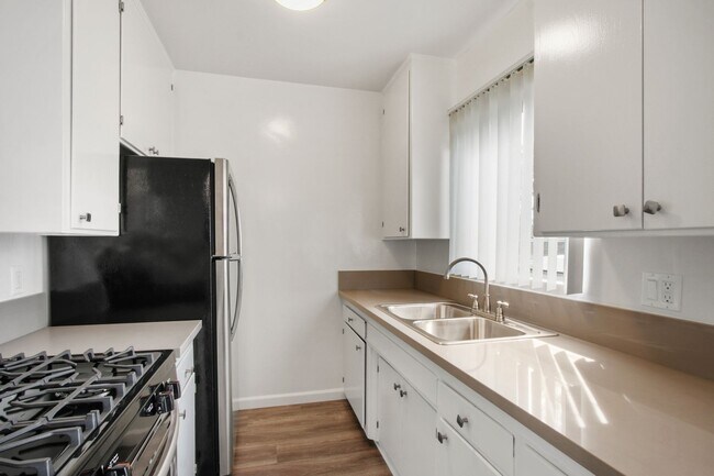 Building Photo - 1231 12th St. in Santa Monica.  Steps to W...