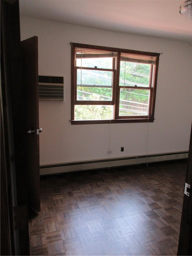 Building Photo - 725 Midland Ave