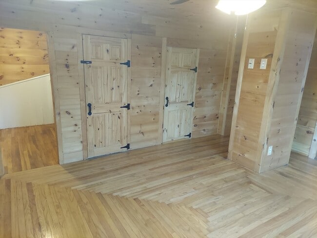 Building Photo - 8 Phillips St