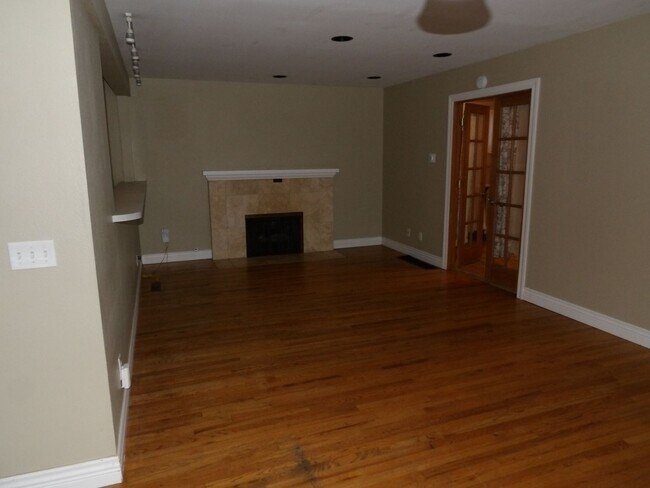 Building Photo - Unique home in CDA