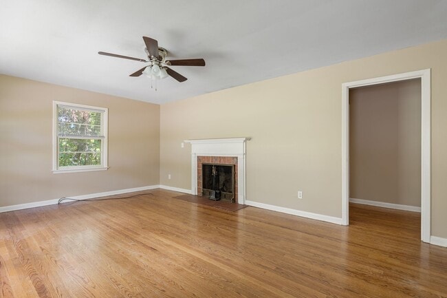 Foto del edificio - Chapel Hill 3 Bed 2 Bath Ranch - Available...
