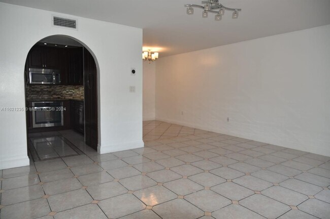 Foto del edificio - 18276 Mediterranean Blvd