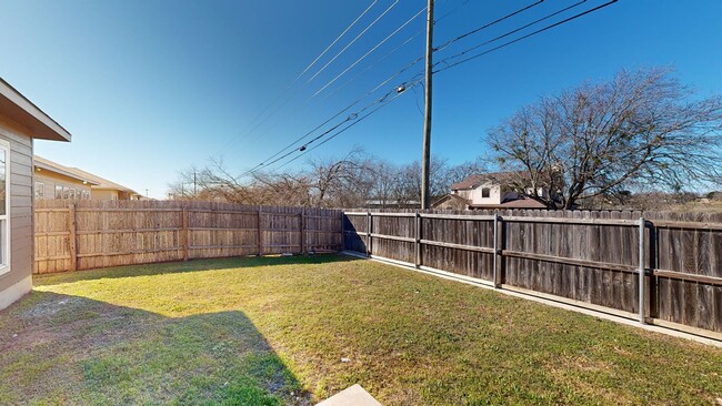 Building Photo - Gorgeous gem in a quite neighborhood in Te...