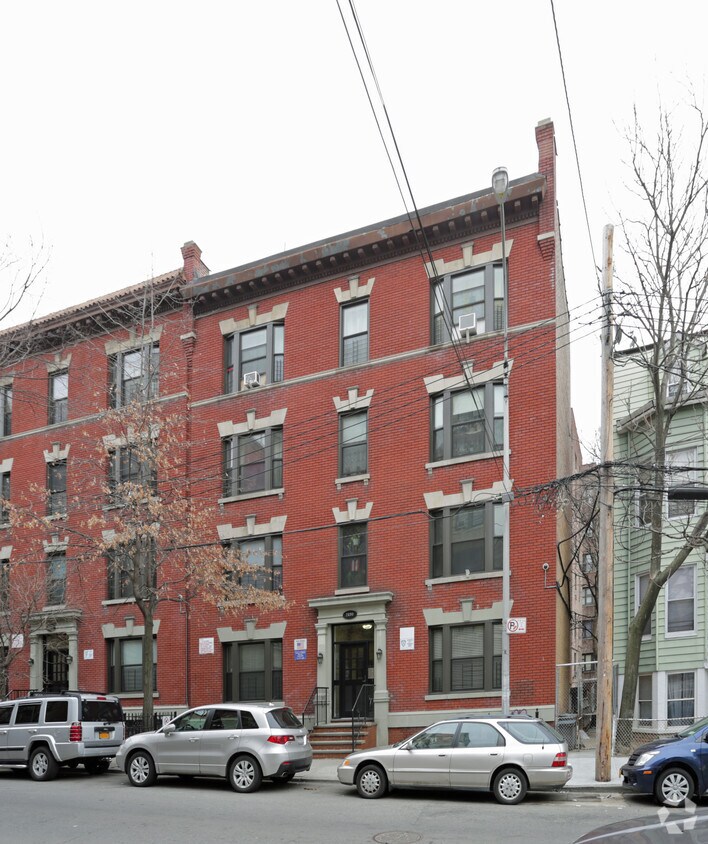 Foto principal - 2690 Briggs Ave