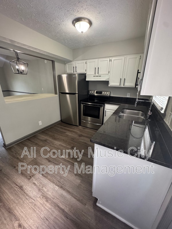 Building Photo - 3214 Lakeford Dr