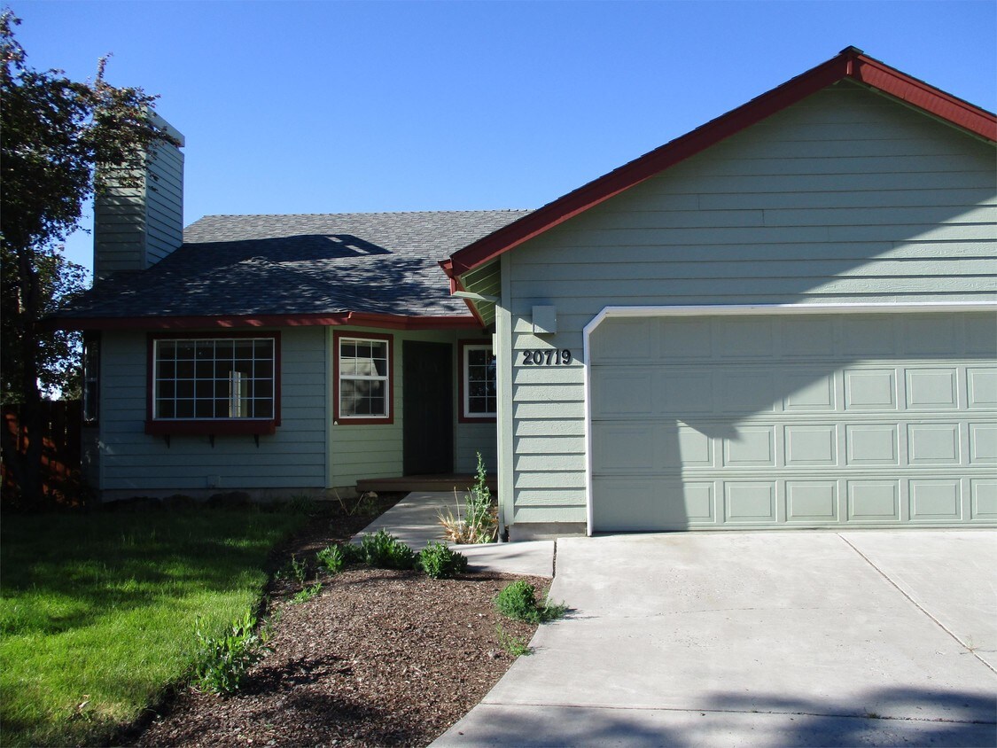 20719 Lyra Dr, Bend, OR 97701 House Rental in Bend, OR