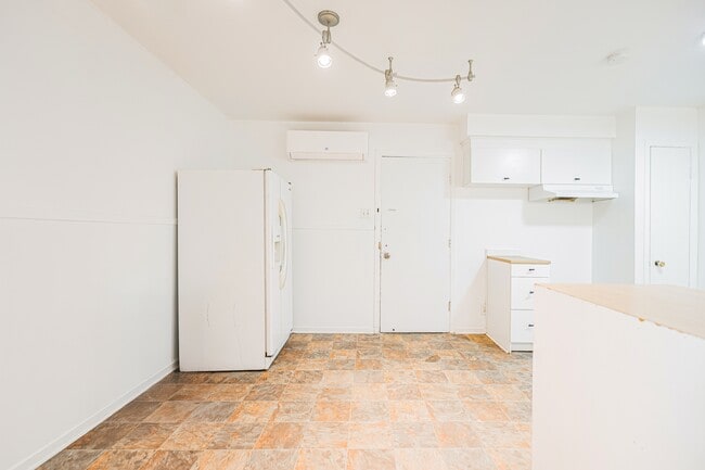 Building Photo - 2601 Chem. d'Oka