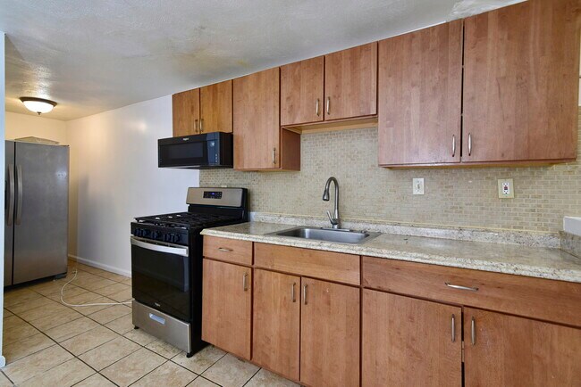 Building Photo - 43 Rosseter St