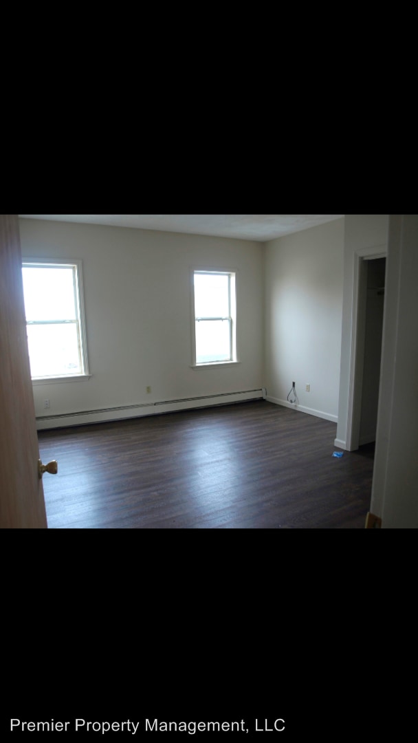 Building Photo - 385 Metacom Ave