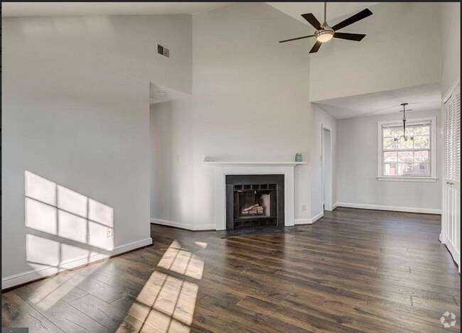 Building Photo - 2701 Arlington Blvd