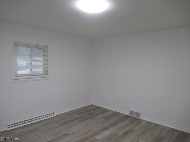 Foto del edificio - 1811 E 298th St