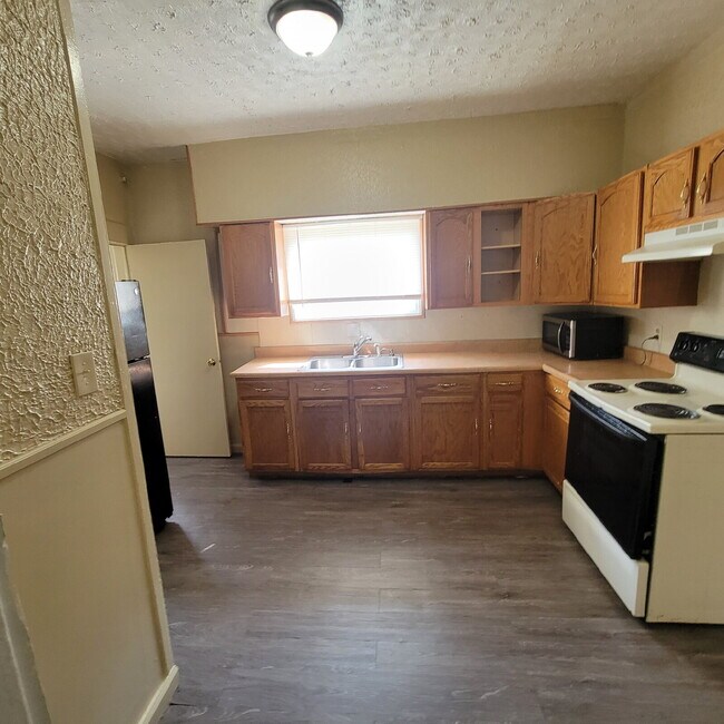 Building Photo - Garfield Park/South Indy 3BR House w/Garage!