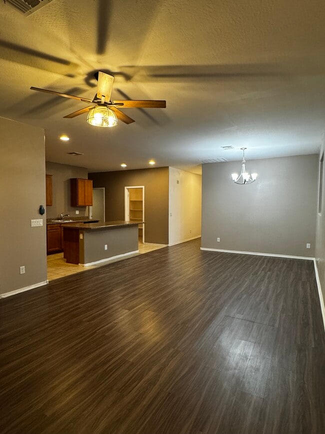 Building Photo - 7136 W Palo Verde Dr