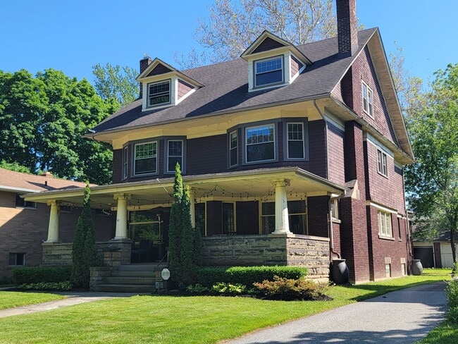 Foto del edificio - 9725 Lake Ave