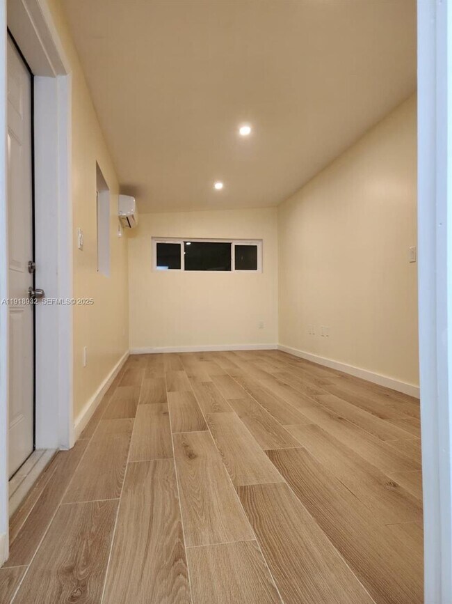 Foto del edificio - 1582 NE 172nd St