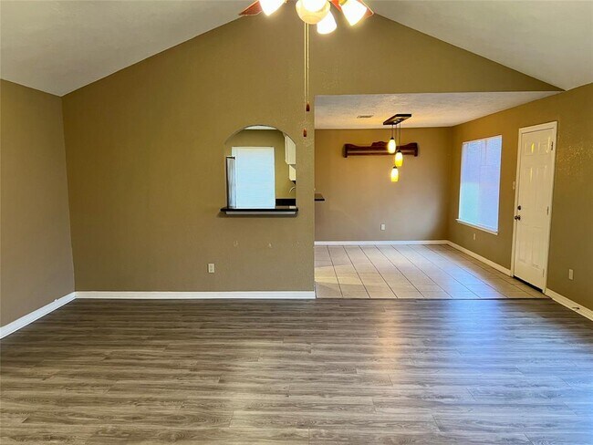 Building Photo - 1359 Tenderden Dr
