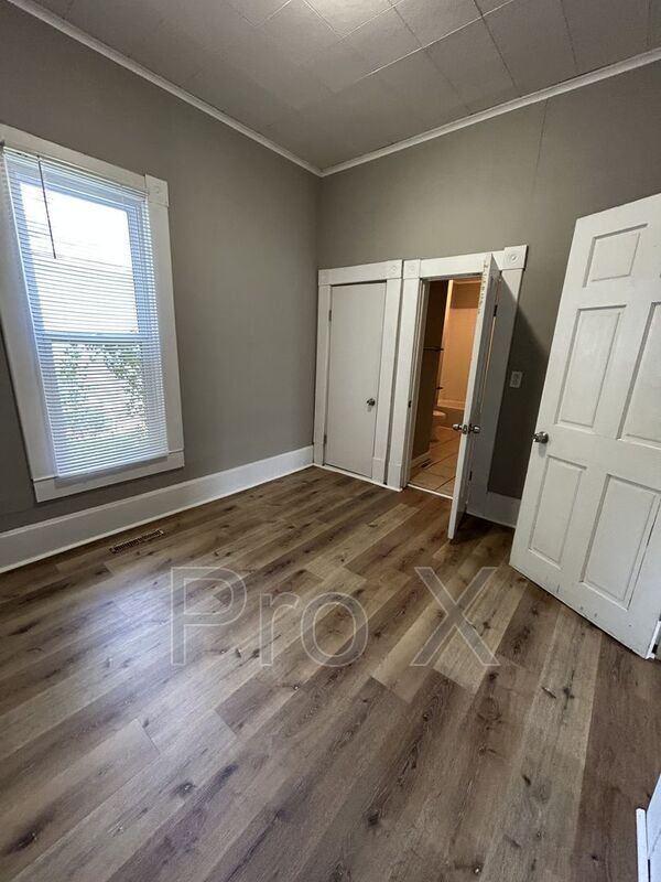 Foto del edificio - 706 W Kansas St