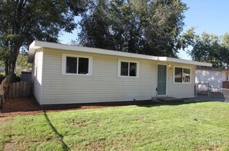 Building Photo - 420 W 3rd N