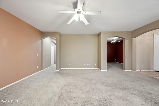 Foto del edificio - 10870 W Chase Ln