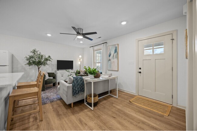 Foto del edificio - 1802 Rominger Rd