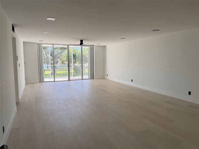 Building Photo - 3010 N Course Dr