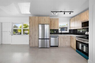 Building Photo - 5195 NE 18th Ave