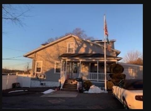 Primary Photo - 154 River Rd