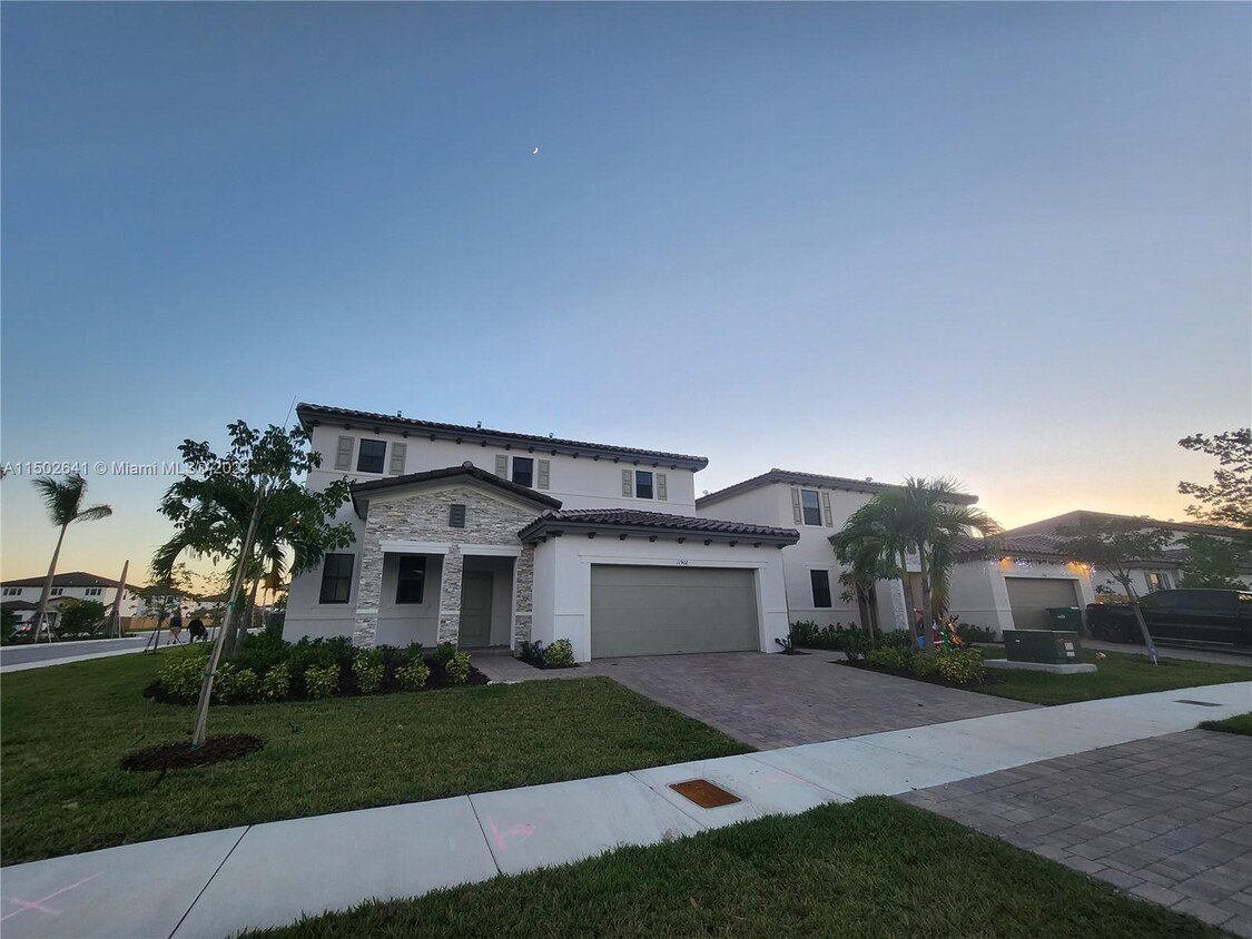 Foto principal - 11902 SW 239 St