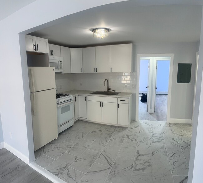 Building Photo - 189 Lark St