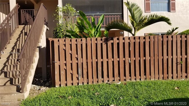 Building Photo - 2 br, 2 bath  - 11245 N Kendall Dr Apt F112