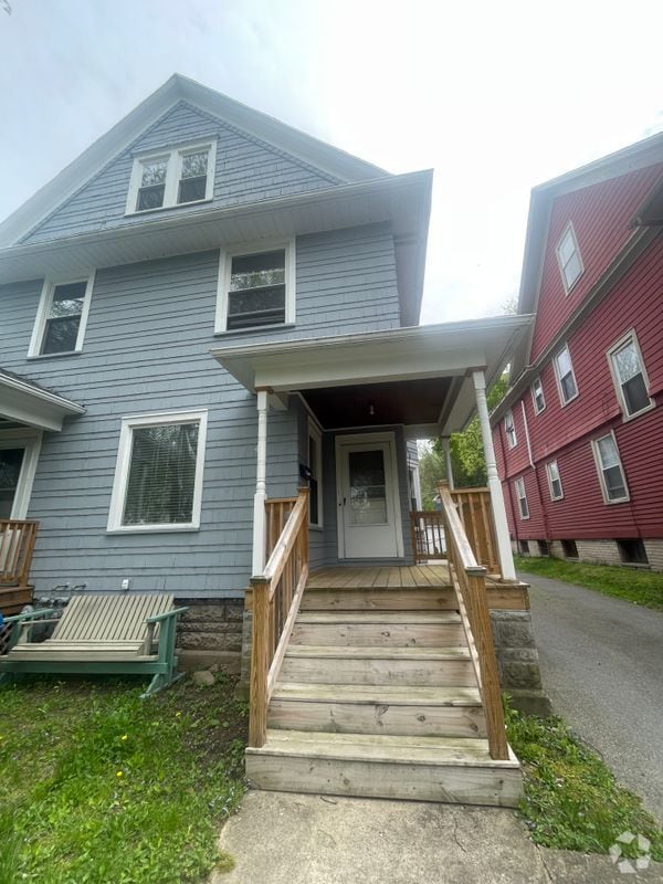 Building Photo - 40 Rosedale St