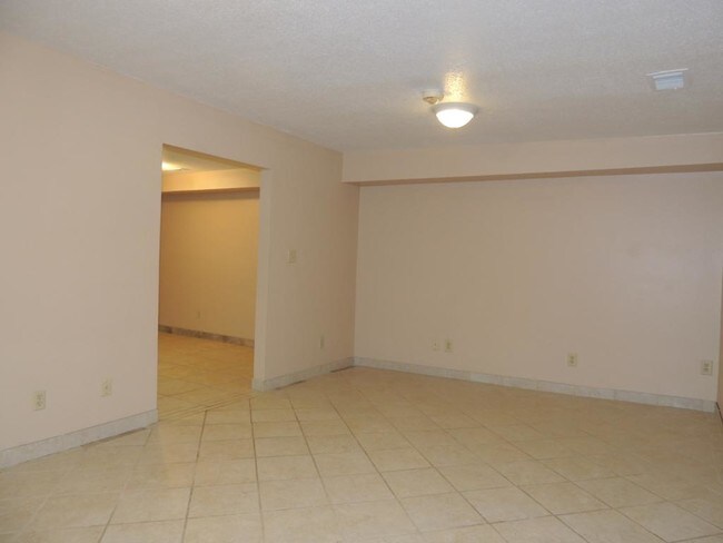 Foto del edificio - 1720 W Main St
